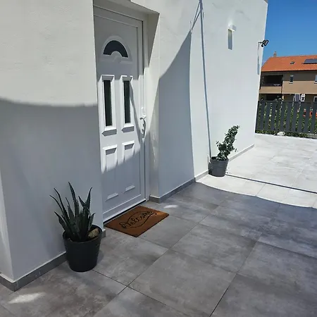 Aniva Apartman *