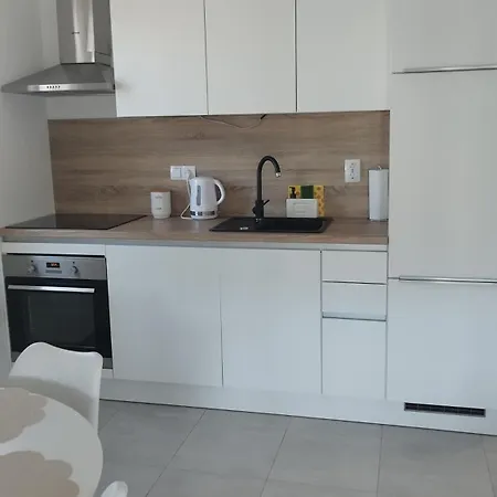 Aniva Apartman *